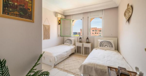 Charming 2-Bed Oasis Pool View